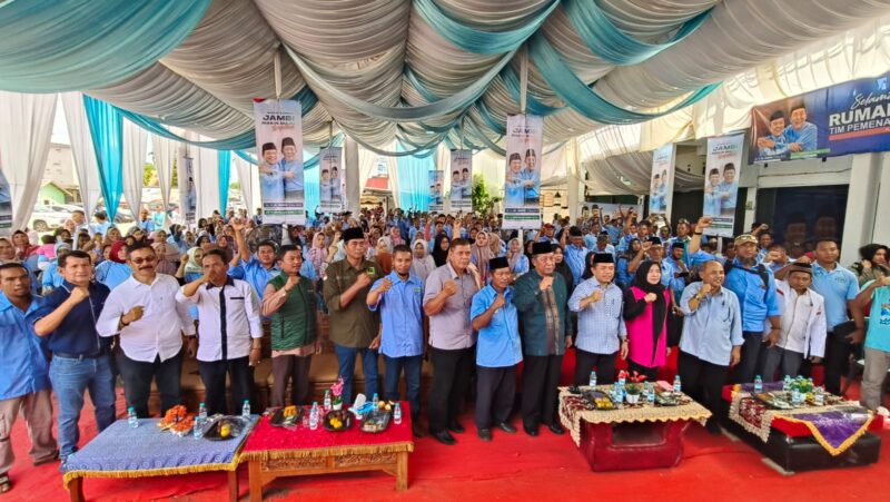 Pasangan Haris-Sani Kompak Hadiri Pelantikan Tim Pemenangan Tanjab Timur.