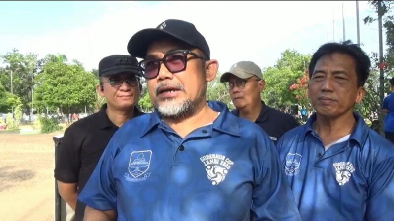 Sekda Provinsi Jambi Sudirman saat wawancara dengan awak media. (dok. Ist).