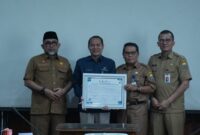 Sekda Provinsi Jambi, Kepala BPS Provinsi Jambi, Kepala Bappeda, Kadis Kominfo Provinsi Jambi Foto Bersama Usai Penandatangan Komitmen Sinergitas. (dok. Kominfo Prov. Jambi)