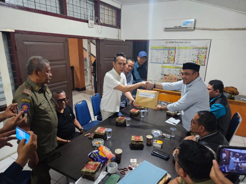 Hasan Mabruri Kembalikan Berkas Pendaftaran Ketua KONI Provinsi Jambi