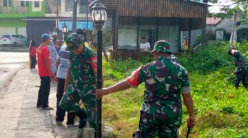 Aksi Nyata, Personel Koramil 1426-03/Galut Bersama Warga Kerja Bakti Bersihkan Lingkungan