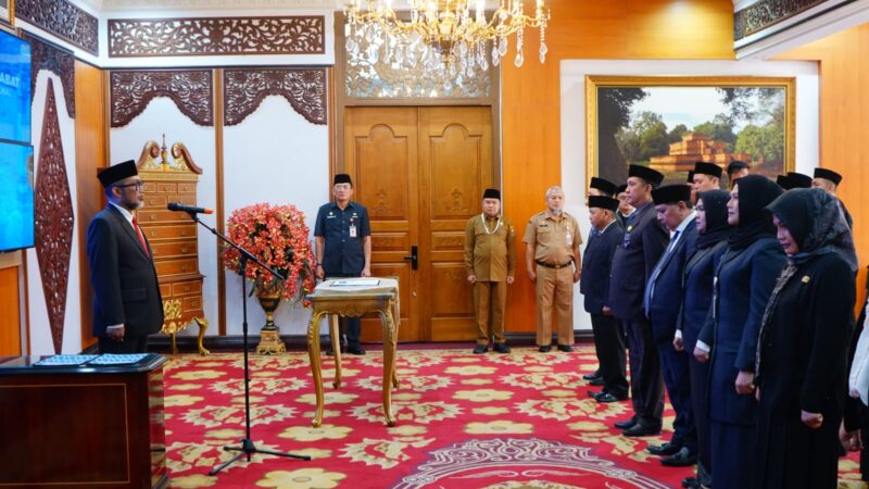 Sekda Provinsi Jambi Sudirman Saat Melantik Pejabat Eselon III, Eselon IV, dan Fungsional di Lingkup Pemerintah Provinsi Jambi. Foto dok. Kominfo Provinsi Jambi