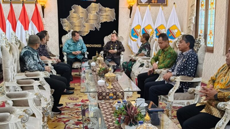 Wamen PANRB Purwadi Arianto saat Audiensi Bersama Gubernur Al Haris, dan Bupati/Walikota se-Provinsi Jambi. Dok. Istimewa