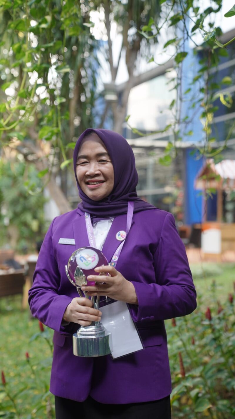 Ketua Tim Pembina Posyandu Provinsi Jambi Hj. Hesnidar Haris Raih Juara 2 Nasional