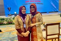 Hj. Hesnidar Haris Bersama Hj. Iin Kurniasih Sudirman Foto Bersama Usai Rakernas Dewan Kerajinan Nasional (Dekranas)