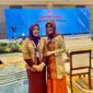 Hj. Hesnidar Haris Bersama Hj. Iin Kurniasih Sudirman Foto Bersama Usai Rakernas Dewan Kerajinan Nasional (Dekranas)