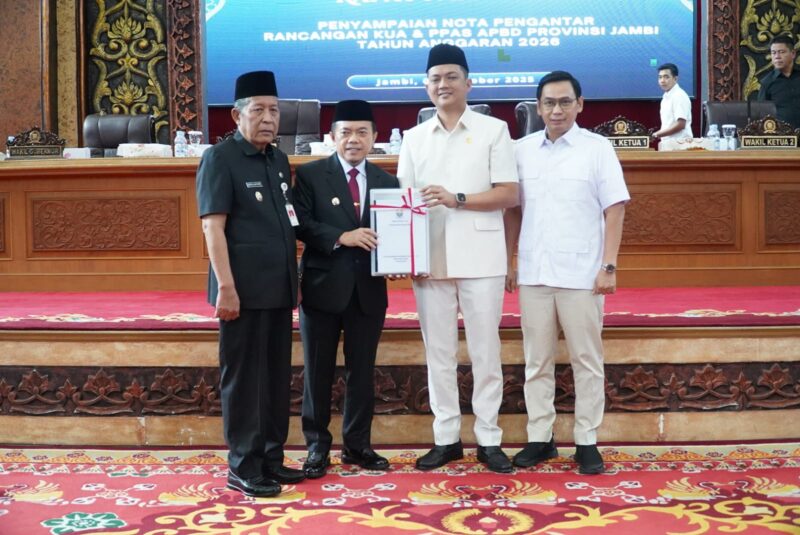 Al Haris dan Abdullah Sani Saat Menyampaikan Nota Pengantar KUA-PPAS T.A 2026