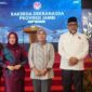 Hesti Haris Foto Bersama Usai Melaksanakan Rakerda Dekranasda se-Provinsi Jambi dan Melakukan Penandatanganan Kerja Sama Dengan TVRI Untuk Kemajuan Kriya Jambi Menuju Pasar Dunia