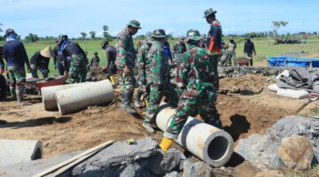 Cuaca Mendukung, Satgas TMMD Kodim 1426 Takalar Bangun Cor Plat Gorong-Gorong