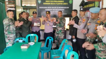 Kejutan Ulang Tahun dari Kapolsek Blangkejeren Warnai Peringatan HUT ke-80 TNI di Markas Koramil 03