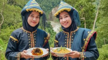 Puncak Kayu Kapur Kafe Kedabuhen Jontor Sambut Hari Pelleng Nasional: Diskon 20 Persen dan Semangat Persatuan Adat