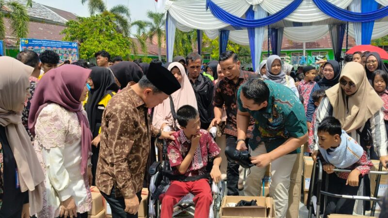 Penuh Haru Saat Al Haris Bagikan Bantuan Pendidikan di Kabupaten Merangin