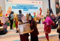 Hesti Haris Usai Menerima Penghargaan Nasional Sebagai Bunda PAUD Kategori Peduli PAUD Tahun 2025.