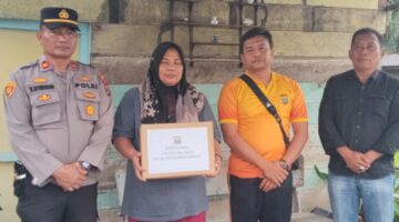 Sentuhan Kemanusiaan, Polsek Pangkalan Susu Salurkan Sembako Door- to -Door