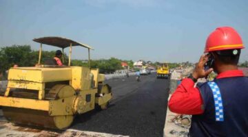 Sempat Tertunda Kadis PUTR Langkat Pastikan Aspal Jalan Secanggang Rampung Sebelum Lebaran
