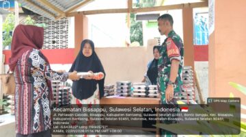 Babinsa Bonto Sungu Pantau Penyaluran Makanan Bergizi Gratis untuk Ibu Menyusui dan Balita