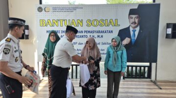 Wujud Kepedulian Sosial, Lapas Labuhan Ruku Berikan Bansos kepada Masyarakat