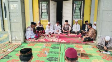 Masyarakat Blangpegayon Gelar Dzikir dan Doa Bersama di Kantor Camat sebagai Upaya Tolak Bala dan Wujud Kepedulian terhadap Bencana