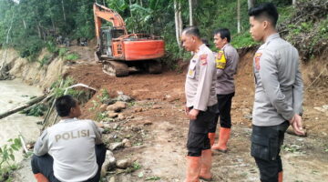 Kapolres Gayo Lues Buka Akses Jalan Darurat Penghubung Desa Pertik–Desa Ekan
