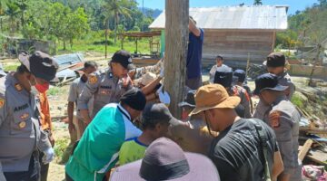 AKBP Hyrowo Turun Langsung Dampingi Warga Bangun Empat Jembatan Gantung Pascabanjir di Kecamatan Putri Betung