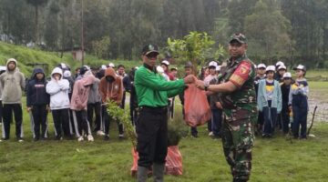 Sinergi TNI, Pemdes, dan Sekolah Hijaukan Tosari Hadapi Ancaman Bencana