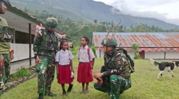 Cita-Cita di Ujung Timur Papua, Satgas Yonif 521/DY Semangat Menuntut Ilmu di Pedalaman Kurima