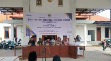 PELANTIKAN DAN PENGAMBILAN SUMPAH JABATAN PERANGKAT DESA CERME KIDUL BERLANGSUNG KHIDMAT, DUA PEJABAT DESA RESMI DIKUKUHKAN