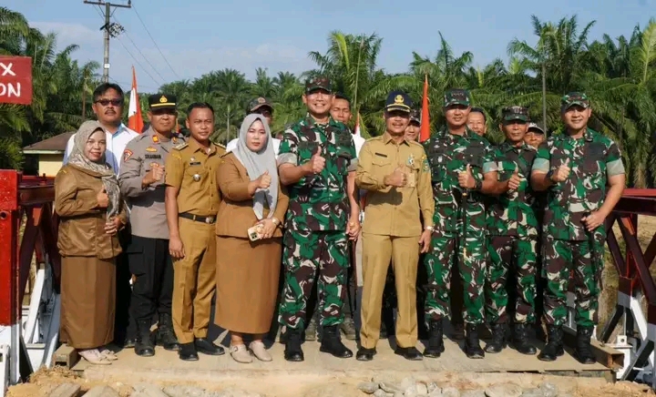 Foto Dokumentasi Peresmian Jembatan Bailey di Desa Besilam Bukit Lembasa 