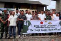 Dokumentasi Foto Pembagian Takjil di Depan Stabat Paviliun  Kelurahan Perdamaian Sabtu (14/3/2026)