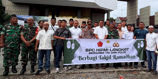 Dokumentasi Foto Pembagian Takjil di Depan Stabat Paviliun  Kelurahan Perdamaian Sabtu (14/3/2026)