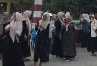 Dokumentasi Foto Kegiatan Berbagi Takjil di Depan Sekolah SMP Negeri 1 Secanggang Jalan Lintas Secanggang 