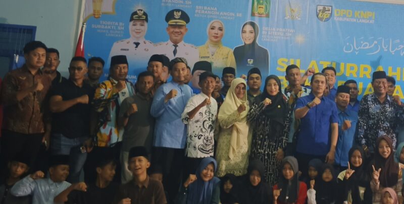 Dokumentasi Foto Pemberian Bingkisan Paket Puluhan Anak Yatim-piatu di Sekretariat DPD KNPI Kabupaten Langkat Rabu( 18/3/2026)