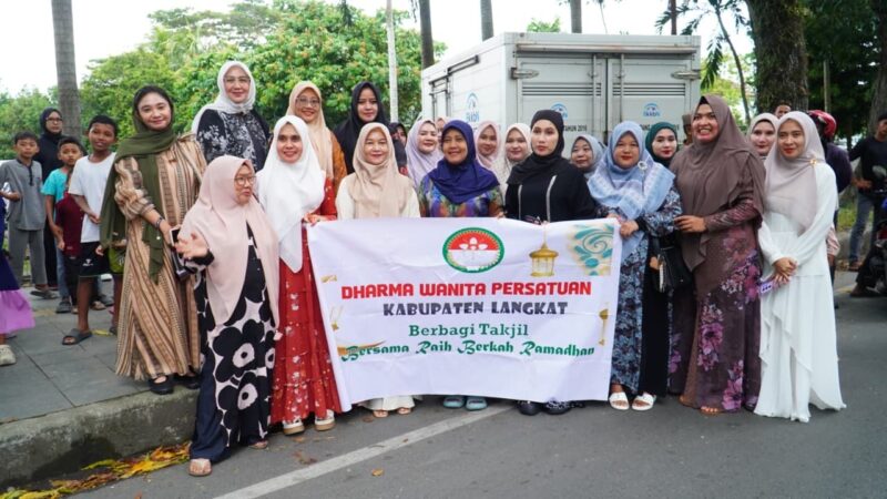 Dokumentasi Foto Pembagian Takjil DWP Kabupaten Langkat Jumat (13/ 3/2026)
