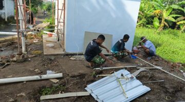 Terik Tak Halangi Prajurit dan Warga Wonosari Rampungkan MCK Program TMMD 127