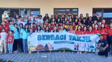 Lintas Agama di Rogojampi Bersatu Bagikan 4.500 Takjil di Bulan Ramadhan