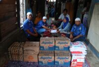 Dokumentasi Foto Tim Ricky Anthony Pimpinan DPRD Provinsi Sumut Mendatangi Muhammad Ali dan Memberikan Bantuan Materi dan Imateril 