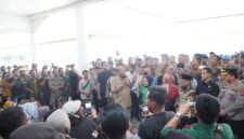 Dokumentasi Foto Kegiatan Perwakilan Forkopimda Mendengarkan Keluhan Masyarakat Tanjung Pura,Padang Tualang Terdampak Banjir di Alun - alun Stabat Senin(21/4/2026)