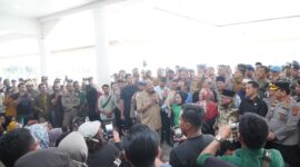 Dokumentasi Foto Kegiatan Perwakilan Forkopimda Mendengarkan Keluhan Masyarakat Tanjung Pura,Padang Tualang Terdampak Banjir di Alun - alun Stabat Senin(21/4/2026)