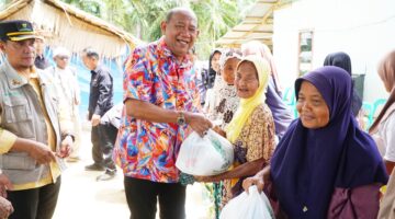 Dokumentasi Foto Kegiatan Pemberian Manfaat RTLH di Pasar Rawa Kecamatan Gebang 