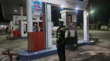 Sat Lantas Polres Batu Bara Gelar Patroli Blue Light dan Pengawasan SPBU di Lima Puluh   