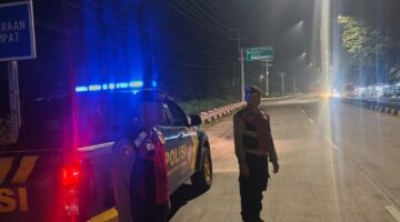 Tim Sat Samapta Polres Batu Bara gelar patroli roda-4 di exit tol Lima Puluh untuk antisipasi kejahatan jalanan