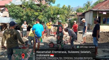 Semangat Kebersamaan, Babinsa dan Warga Kompak Perbaiki Jalan Tani