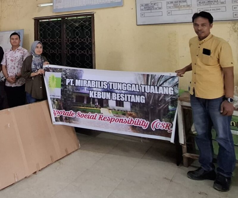 Dokumentasi Foto Kegiatan Penyerahan CSR PT MTT di Kelurahan Kampung Lama Kecamatan Besitang Jumat(17/4/2026/)
