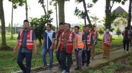 Dokumentasi Foto Kegiatan Komisi III DPRD Kabupaten Langkat di PT Tirta Investama Bertempat Pasar VI Desa  Kwala Mencirim Kecamatan Sei Bingai Kabupaten Langkat 