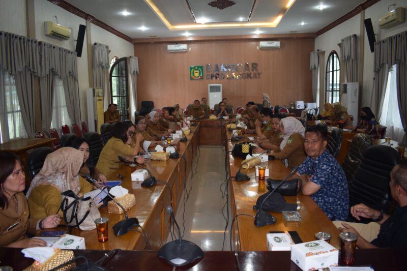 Dokumentasi Foto Kegiatan Komisi II DPRD Kabupaten Langkat Bersama Dinas Kesehatan Membahas UHC