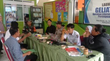 Babinsa dan Bhabinkamtibmas Perkuat Sinergi Melalui Komsos Bersama Aparat Pemerintah Desa