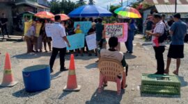 Kegiatan Dokumentasi Warga Bahorok Blokir Jalan Bukit Lawang Minta Gubernur Sumut Bobby Nasution Perbaiki Jalan Lintas Bukit Lawang Rabu(8/4/2026)
