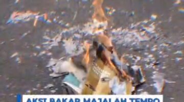 Dokumentasi Foto Protes Pemberitaan Surya Paloh Ormas Kombat Membakar Majalah Tempo di Balai Kota Depan Kantor Pos Medan Kamis (16/4/2026)