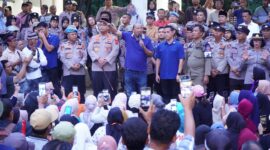 Dokumentasi Foto Demo Masyarakat Besitang dan Teluk Aru di Depan Kantor Bupati Langkat Senin(20/4/2026)