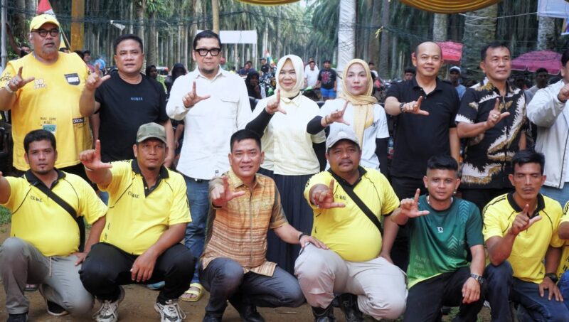 Dokumentasi Foto Kegiatan Pembukaan Turnamen Bola Voli PT Arih Wampu Ersada  di Desa Sematar